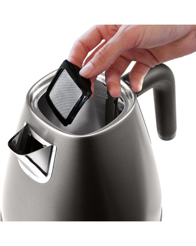 Чайник DeLonghi KBIN 2001 TB Distinta Titanium